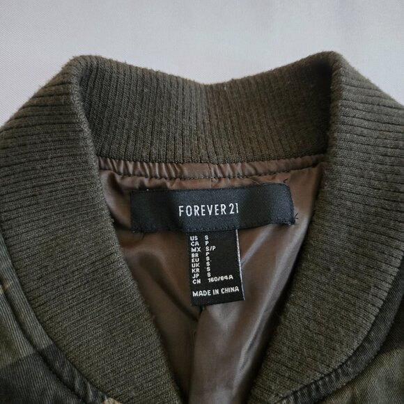 Women's Forever 21 Camouflage Bomber Jacket SZ S - Picture 8 of 9
